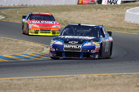 Jan Magnussen foran den 4-dobbelte NASCAR mester Jeff Gordon
